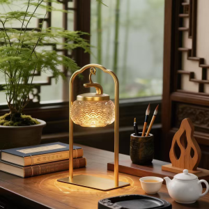 Curling-shaped Aroma Lamp, Also Can Be Used As a Nightlight. Easy to Carry and Battery-powered.